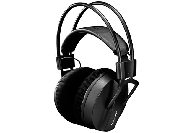 HRM-7 Enclosed Studio Reference Headphones with 40mm Drivers